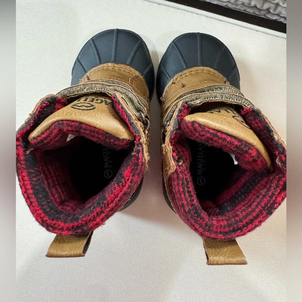 Magellan Outdoors Kids Toddler Boys Duck Boots size 6